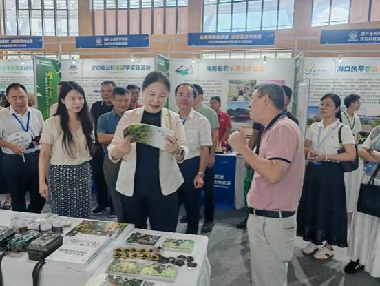 探索生命密碼，守護綠色家園——生態學院在2025年海南省全國科普月活動中展現自然科學研究風采